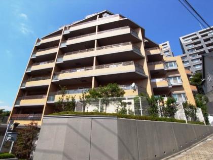 クレッセント新宿ウエストヒルズの外観