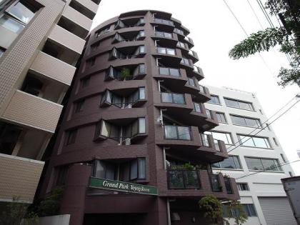 グランパーク代々木公園の外観