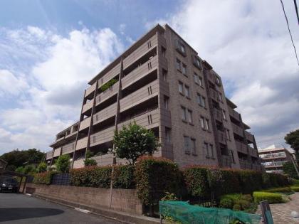 グローリオ経堂宮坂の外観