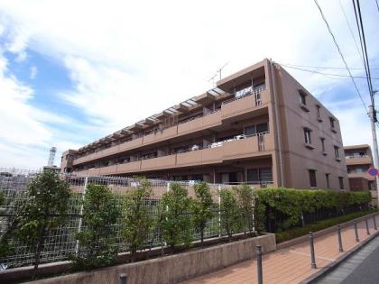 ファミール明大前の外観