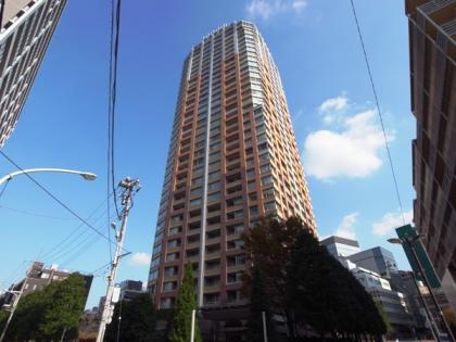 青山パークタワーの外観