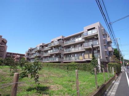 ハウス都立家政の外観