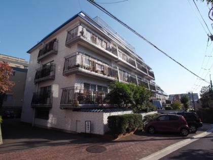 秀和春日レジデンスの外観