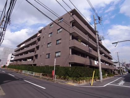 コスモ学芸大学の外観