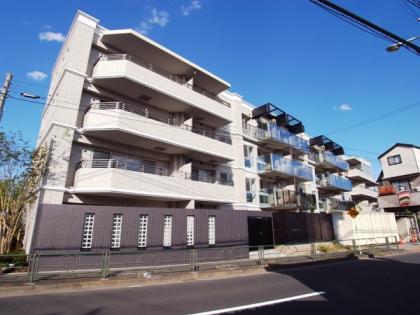 ライオンズ千歳烏山プレドの外観