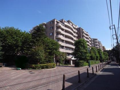 朝日マンション駒場の外観