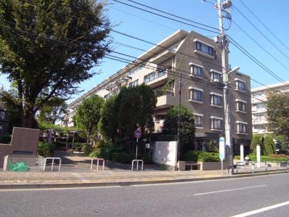 馬事公苑ヒルズの外観