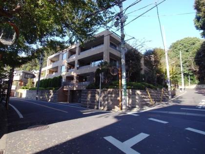 グランディオーゼ岡本の外観