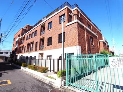 デュークスカーラ成城の外観