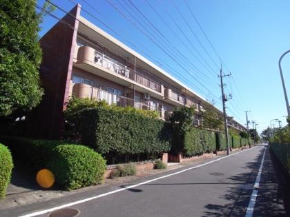 日商岩井岡本マンションの外観