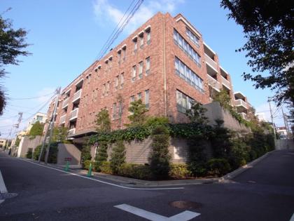 ヴァリウス代沢の外観