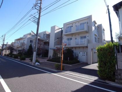 アールヴェール学芸大学の外観