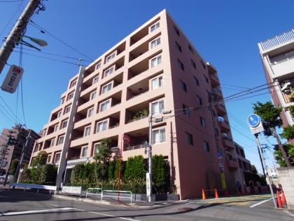 アデニウム学芸大学の外観