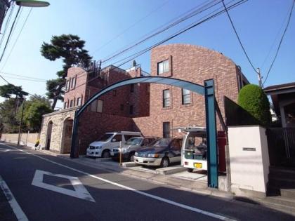 ラビ馬事公苑の外観