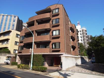 ファミールコート南青山の外観