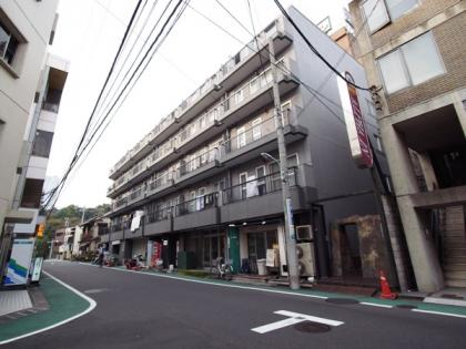 麻布狸穴ナショナルコートの外観