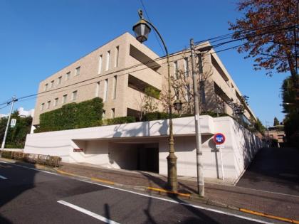 クロイスターズ広尾の外観