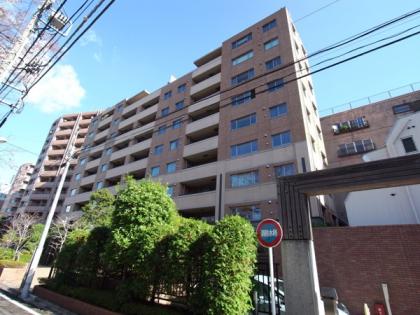 グローリオ御苑内藤町の外観