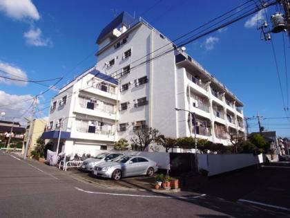 石川台ハイツの外観