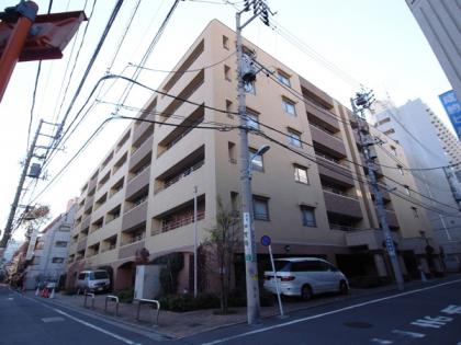 ディナスカーラ新宿の外観