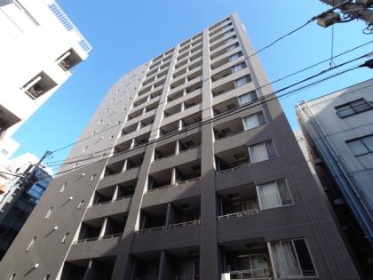 パレステュディオ新宿御苑駅前の外観