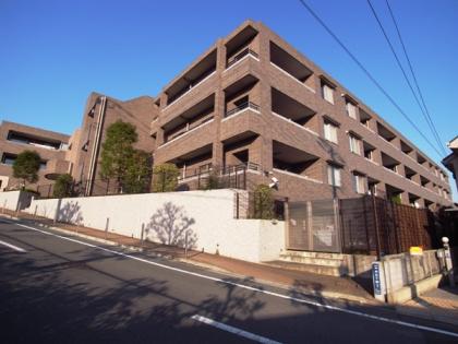 ロイヤルヴィーゼ貴船坂の外観