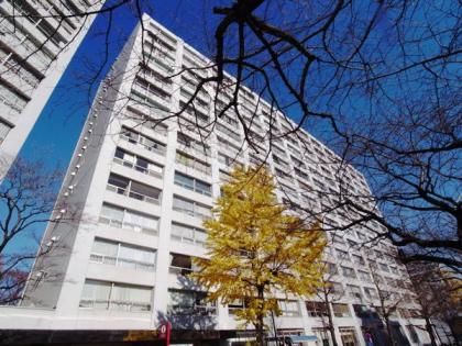 湯島ハイタウンA棟の外観