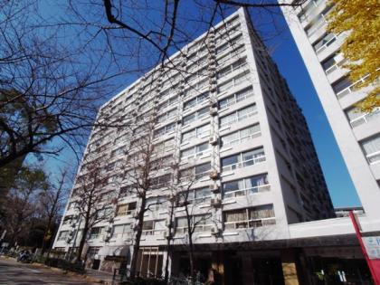 湯島ハイタウンB棟の外観