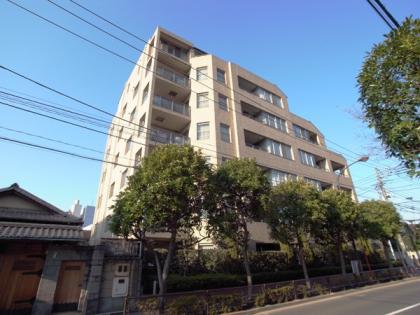 ヴィラルーチェ六義園の外観