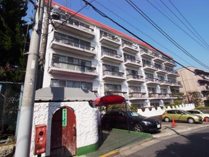 秀和花房山レジデンスの外観