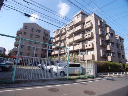 ハイホーム綾瀬の外観