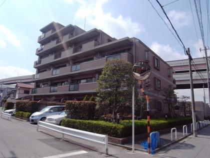 朝日クレスパリオ綾瀬の外観