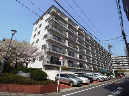 秀和東十条レジデンスの外観