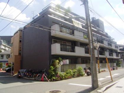 千駄ヶ谷平和マンションの外観