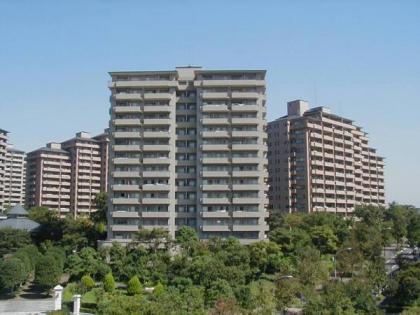 サンステージ緑園都市東の街の画像1枚目（外観、エントランス、前面の通り等）