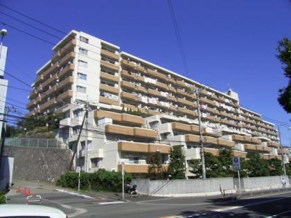 グリーンコーポ鶴ヶ峰の画像1枚目（外観、エントランス、前面の通り等）