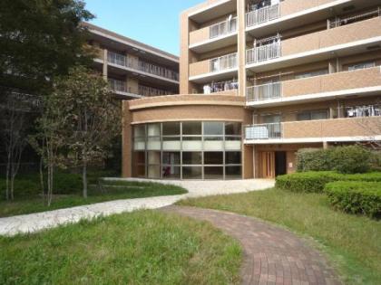 アリスガーデン横浜１番館の画像1枚目（外観、エントランス、前面の通り等）