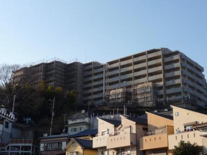 コスモヒルズ横浜ウエストの画像1枚目（外観、エントランス、前面の通り等）