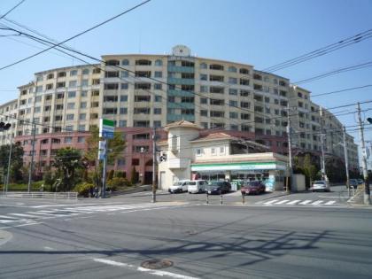 マークスプリングスメゾンＡの画像1枚目（外観、エントランス、前面の通り等）