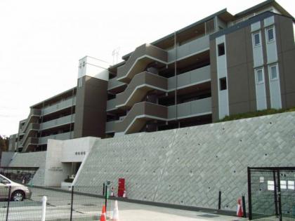 ランドシティ緑園都市の画像1枚目（外観、エントランス、前面の通り等）