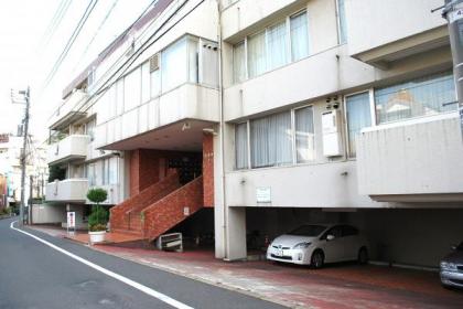 西麻布ガーデンの画像1枚目（外観、エントランス、前面の通り等）