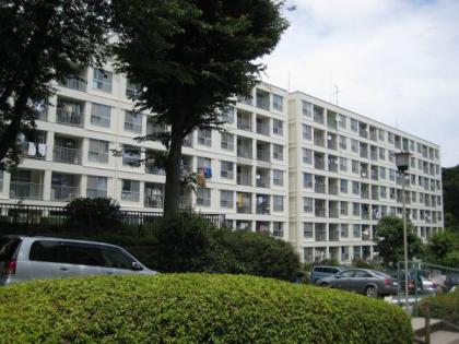 希望ヶ丘第３コーポラスＣ棟の画像1枚目（外観、エントランス、前面の通り等）