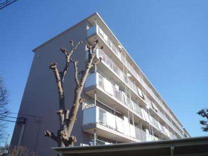 下瀬谷団地４号棟の画像1枚目（外観、エントランス、前面の通り等）