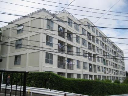 希望ヶ丘第３コーポラスＡ棟の画像1枚目（外観、エントランス、前面の通り等）