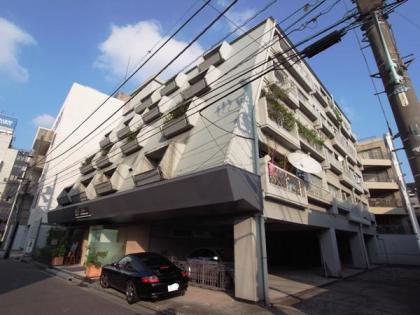 六本木スリースターズマンションの外観