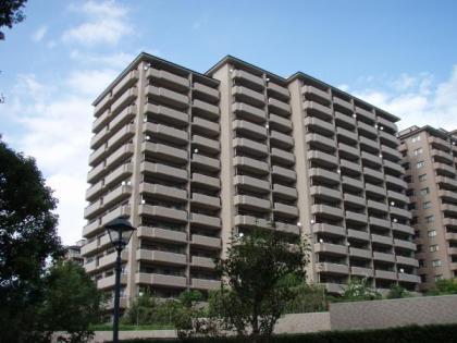 サンステージ緑園都市東の街６番館の画像1枚目（外観、エントランス、前面の通り等）