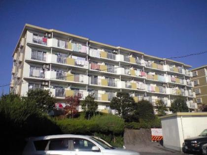 グリーンハイム弥生台４号棟の画像1枚目（外観、エントランス、前面の通り等）