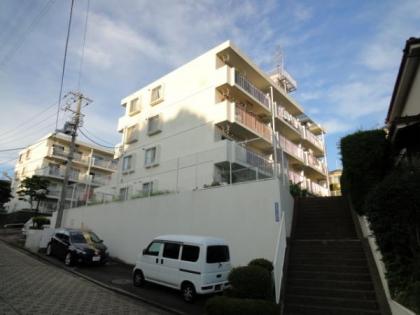 希望ヶ丘リリエンハイム二番館の画像1枚目（外観、エントランス、前面の通り等）