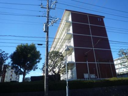 グリーンハイムいずみ野１１号棟の画像1枚目（外観、エントランス、前面の通り等）