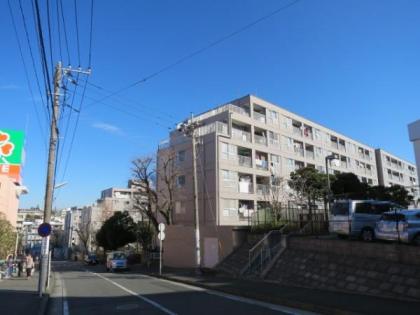 希望ヶ丘第２コーポラスの画像1枚目（外観、エントランス、前面の通り等）